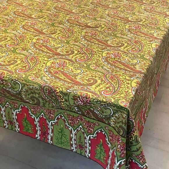 April Cornell Christmas Tree Festive Green/Red Paisley Cotton Tablecloth 57x114 - Picture 1 of 10